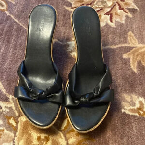 Guess shoes size 40. Black strap.